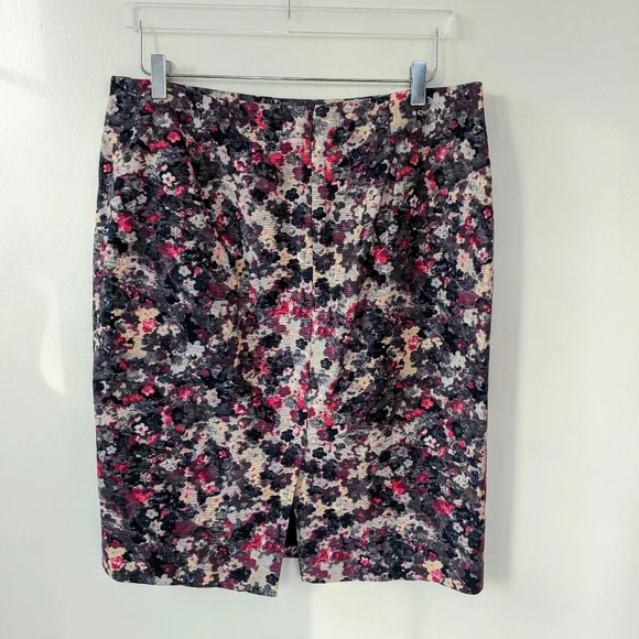 Talbots Cotton Pencil Floral Skirt Size 12 - Picture 2 of 7